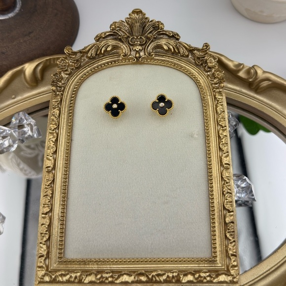 Lucky Alhambra Black Clover Stud Earrings with Logo – Elegant Everyday L… - Picture 6 of 11